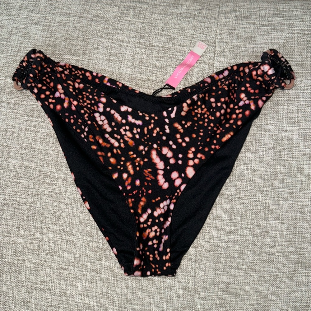 Cheeky bikini bottoms